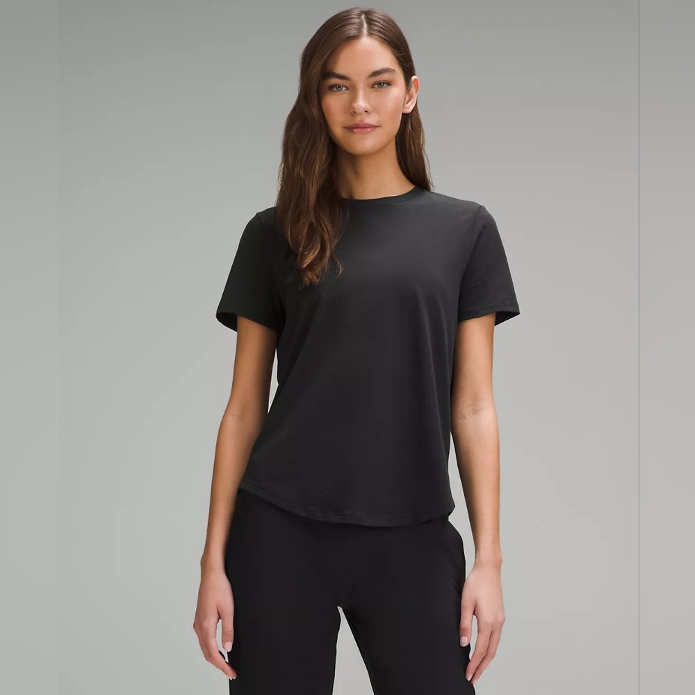 Lululemon black crew tee 4